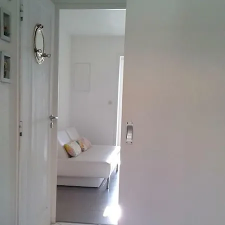 Apartment Studio Rez De Jardin/terrasse *